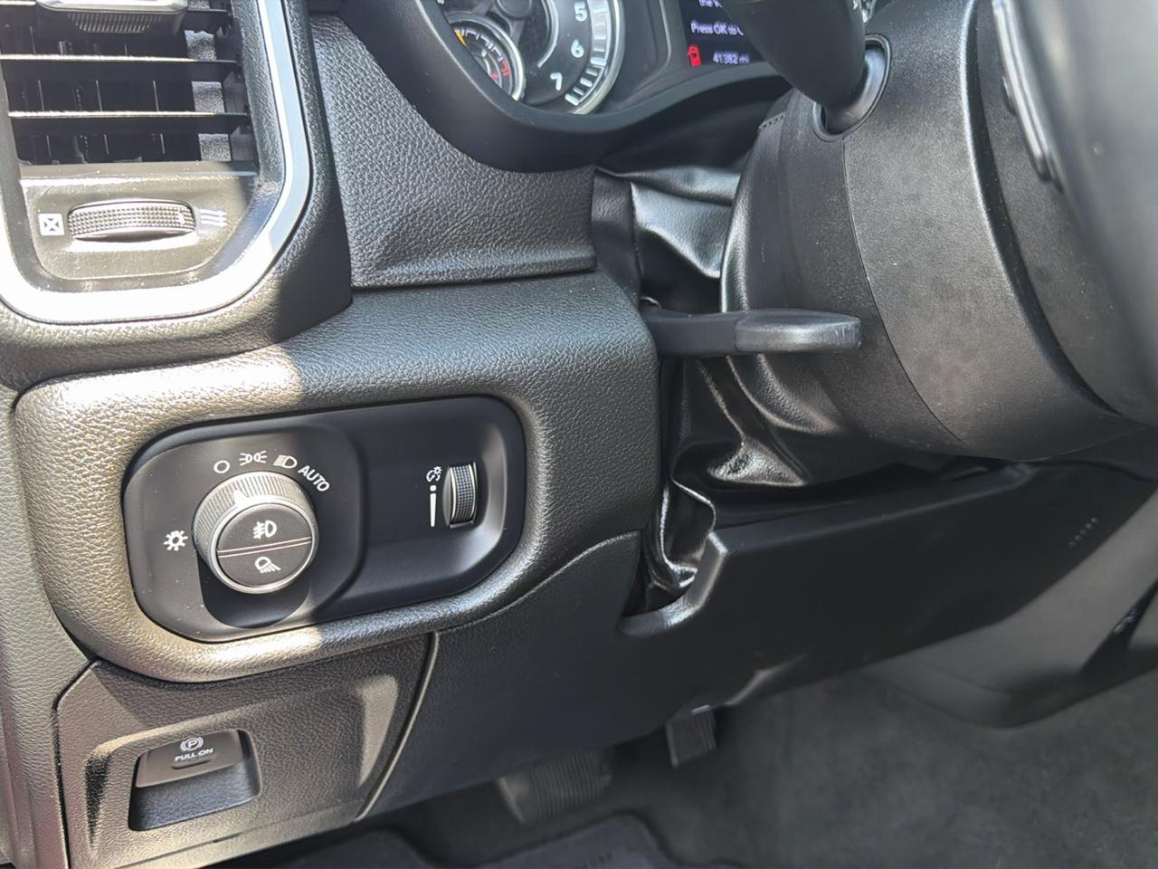 RAM 1500 Big Horn 4x4 Crew Cab 5'7" Box 2022