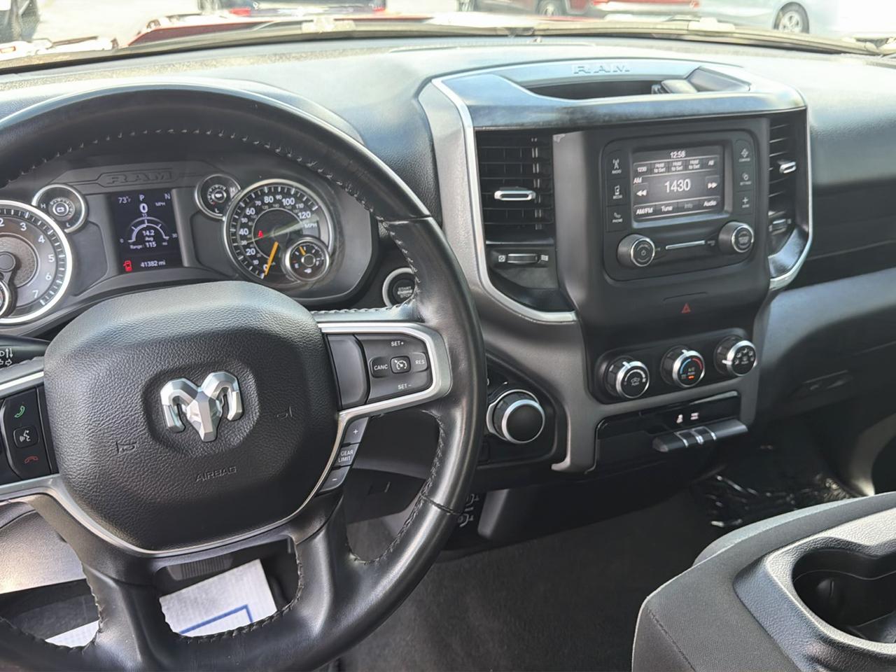 RAM 1500 Big Horn 4x4 Crew Cab 5'7" Box 2022