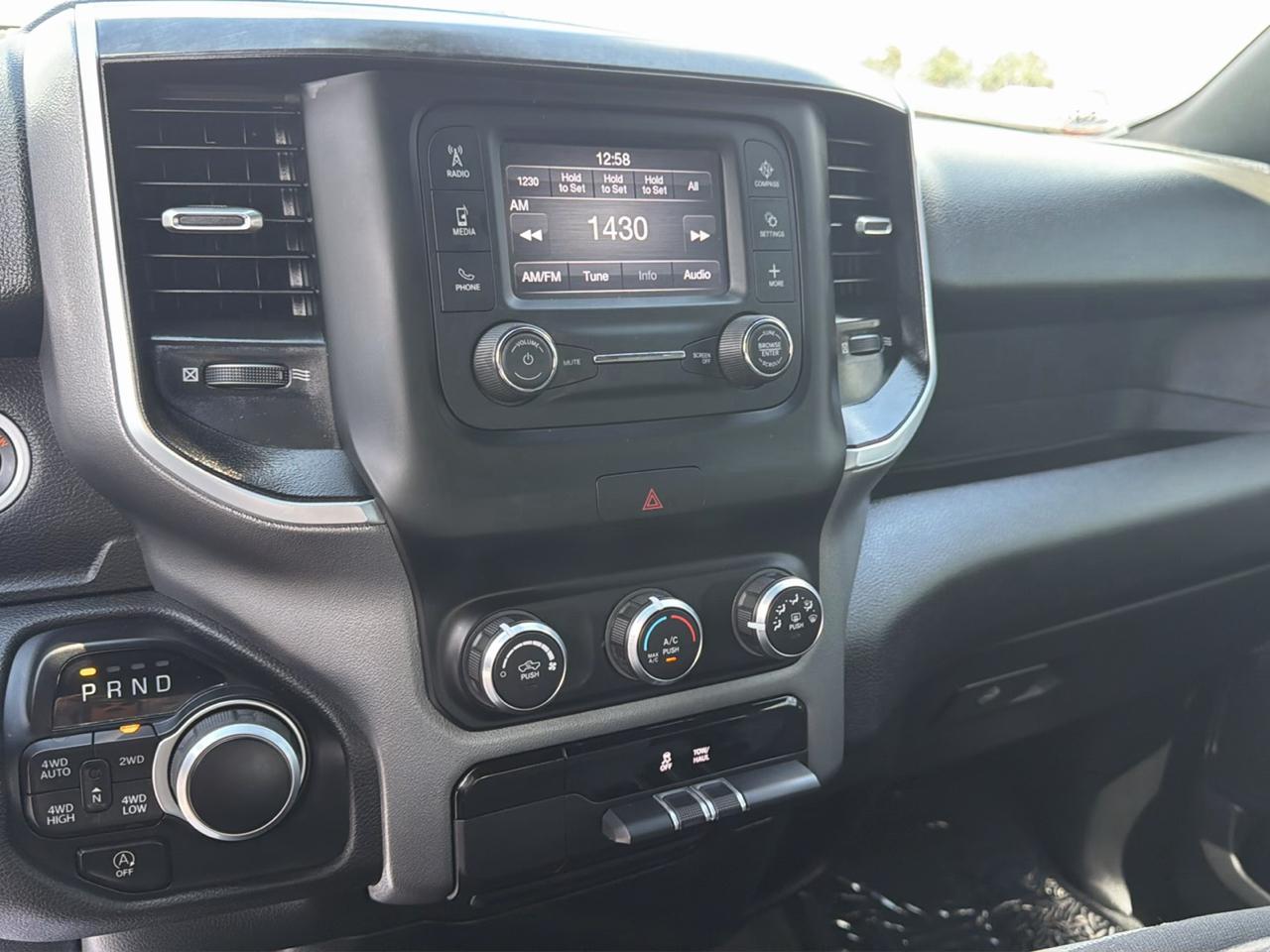 RAM 1500 Big Horn 4x4 Crew Cab 5'7" Box 2022