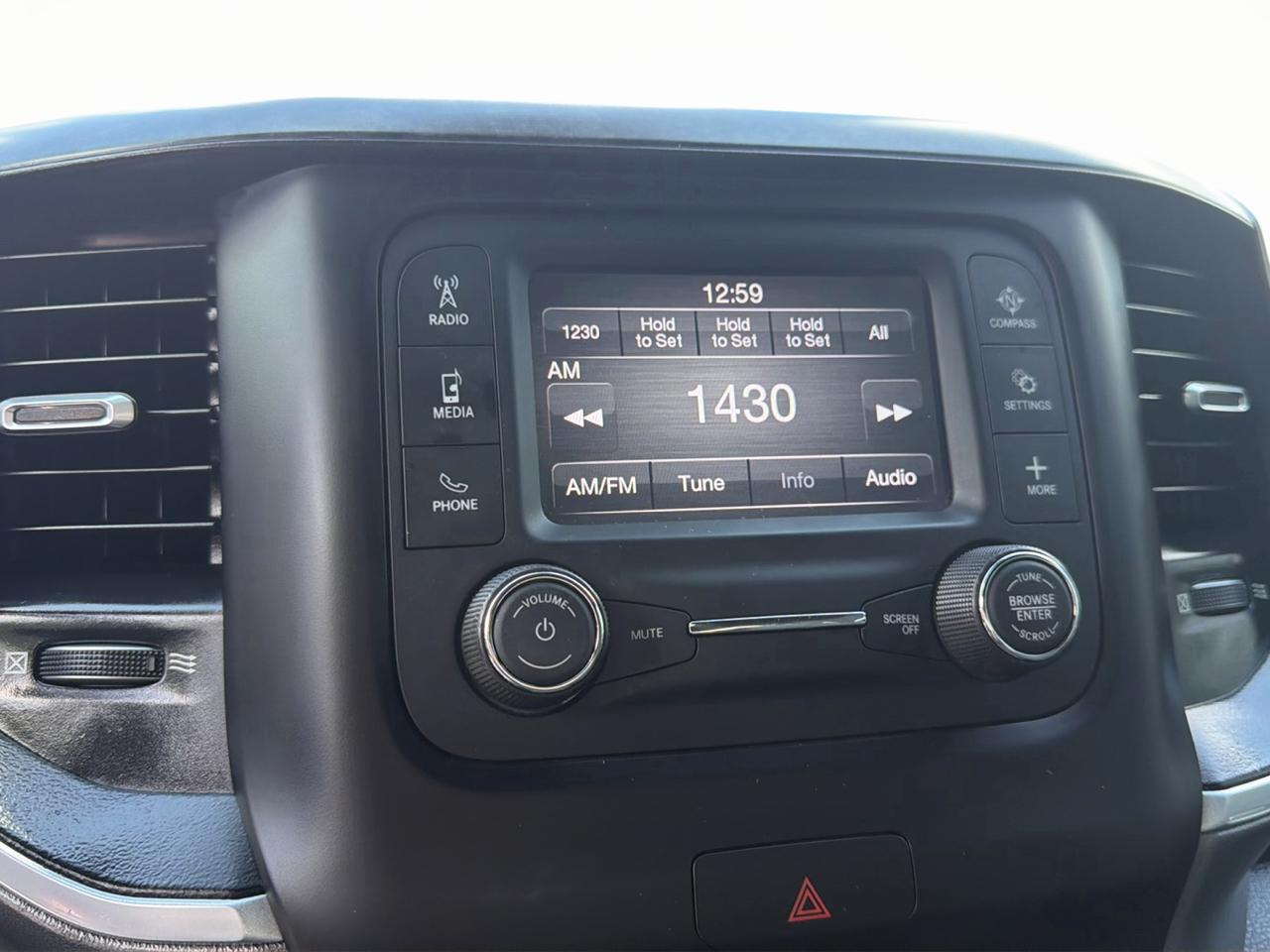 RAM 1500 Big Horn 4x4 Crew Cab 5'7" Box 2022