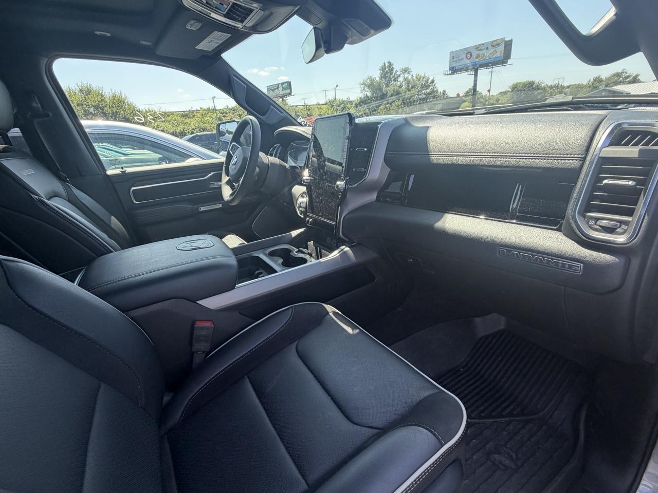 RAM 1500 Laramie 4x4 Crew Cab 5'7" Box 2025