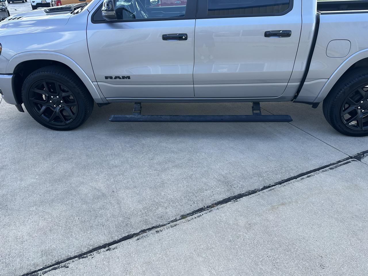RAM 1500 Laramie 4x4 Crew Cab 5'7" Box 2025