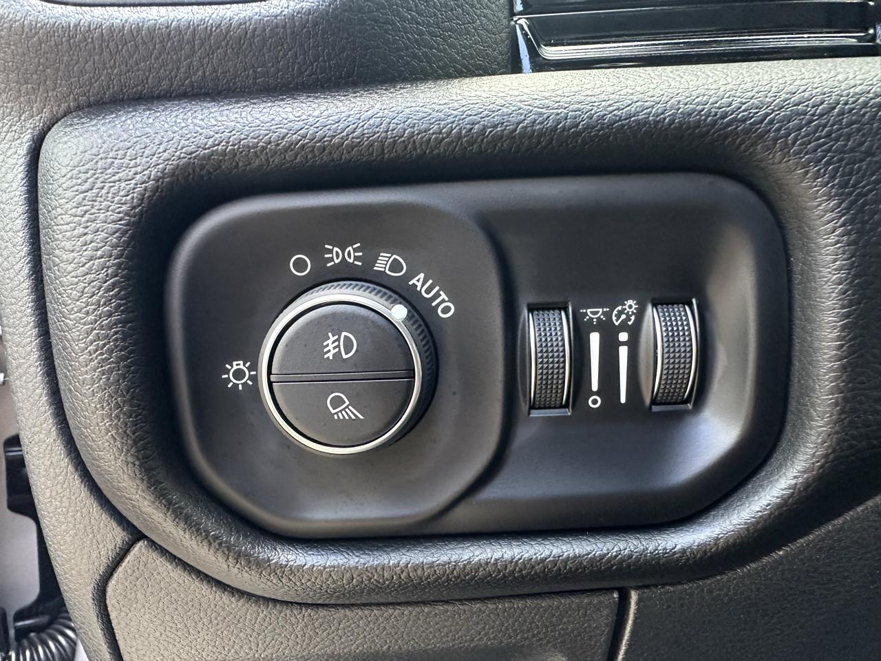 RAM 1500 Laramie 4x4 Crew Cab 5'7" Box 2025