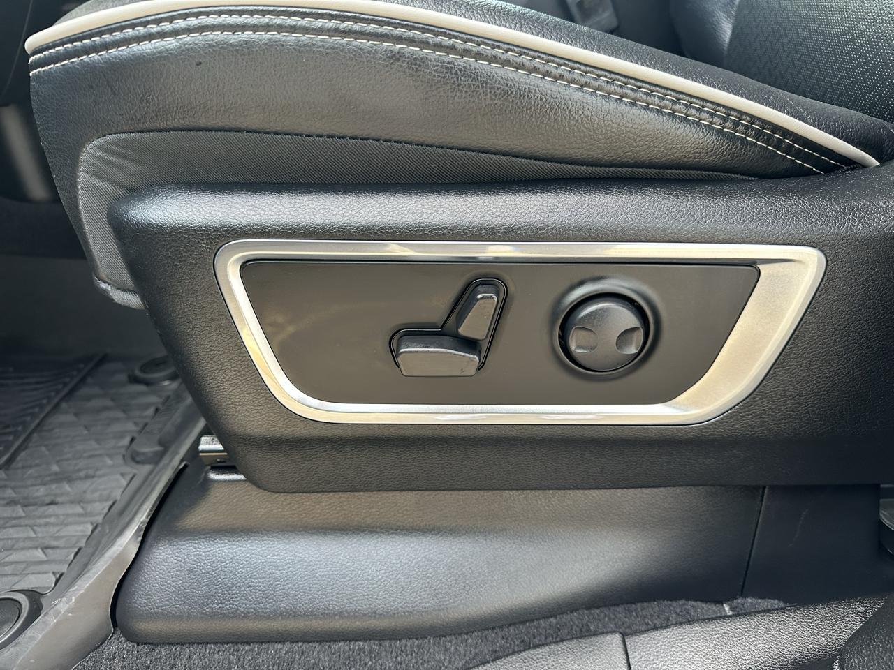 RAM 1500 Laramie 4x4 Crew Cab 5'7" Box 2025