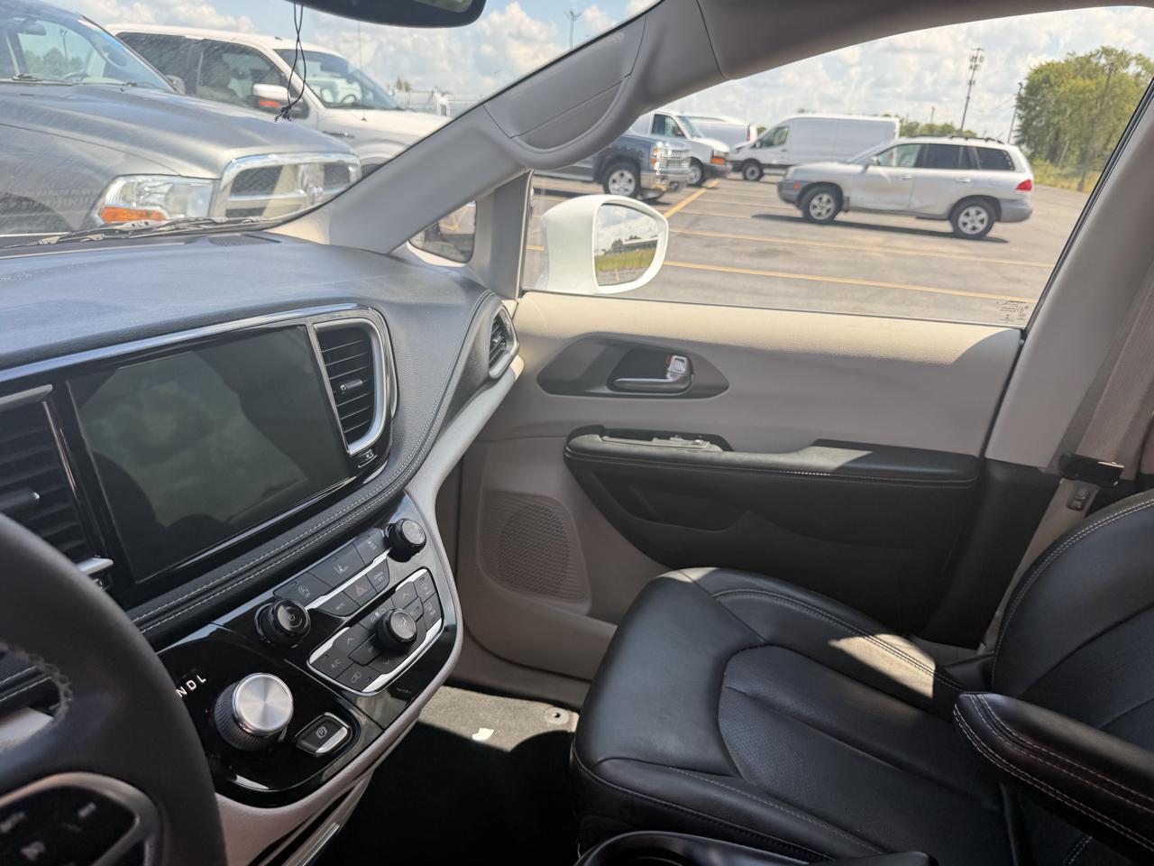 Chrysler Pacifica Touring L FWD 2022