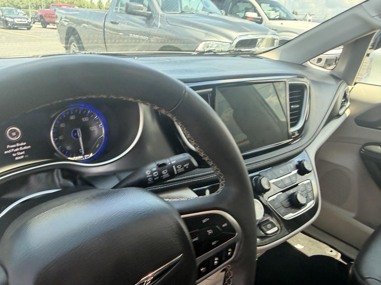 Chrysler Pacifica Touring L FWD 2022