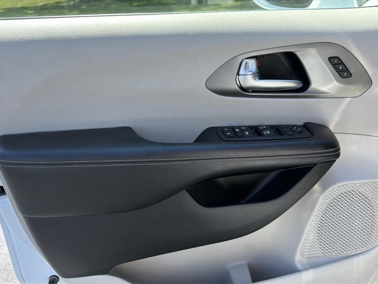 Chrysler Pacifica Touring L FWD 2022