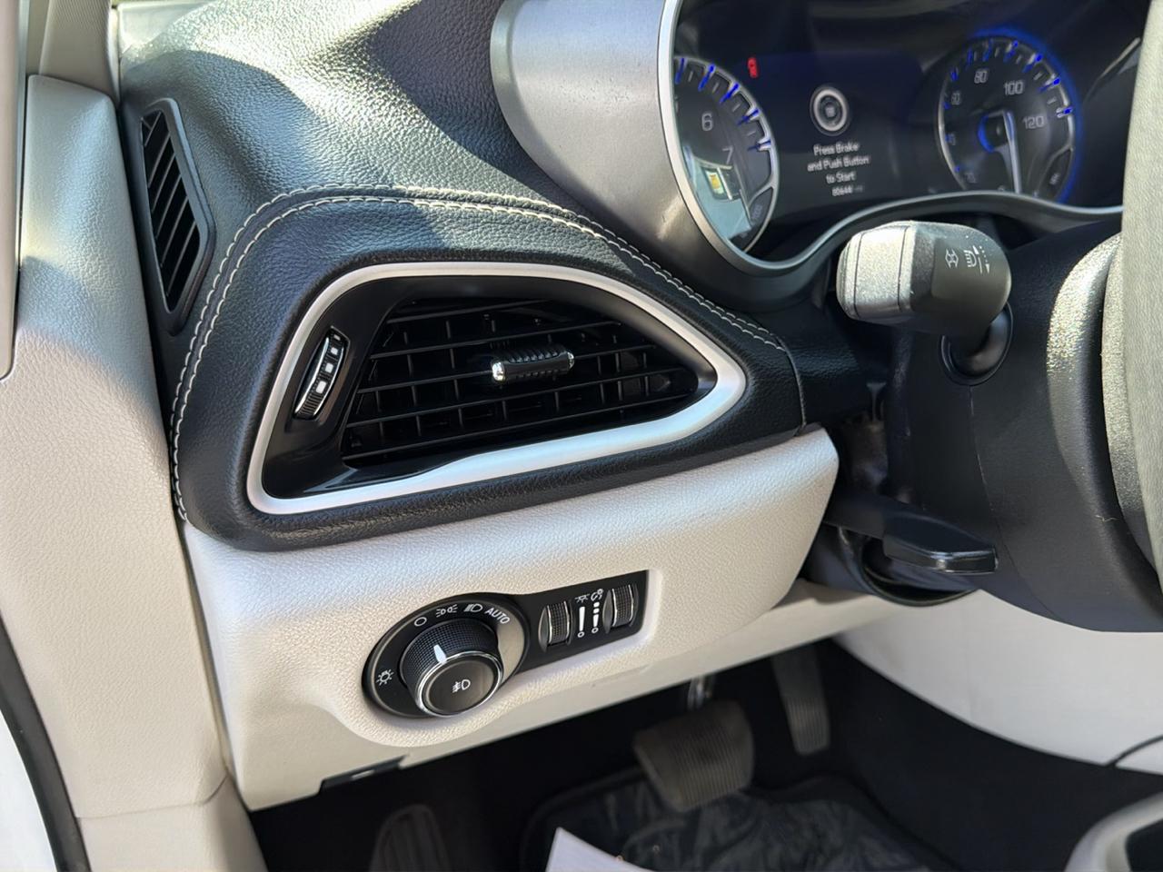 Chrysler Pacifica Touring L FWD 2022