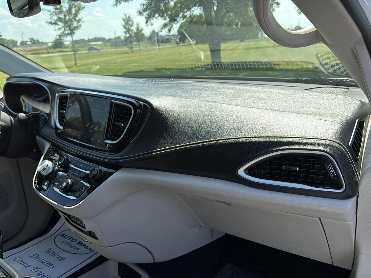 Chrysler Pacifica Touring L FWD 2022