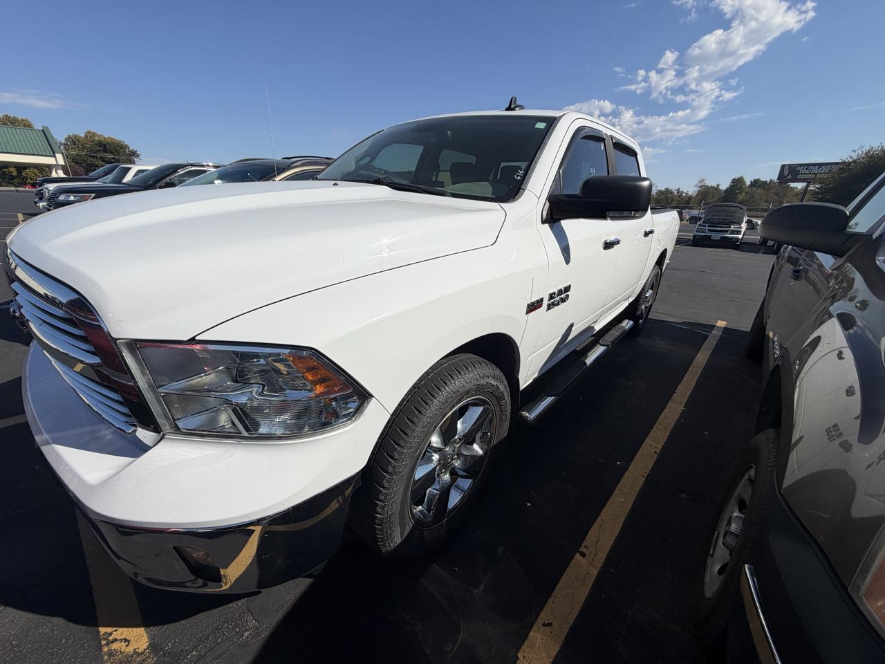RAM 1500 4WD Crew Cab 140.5" Lone Star 2015