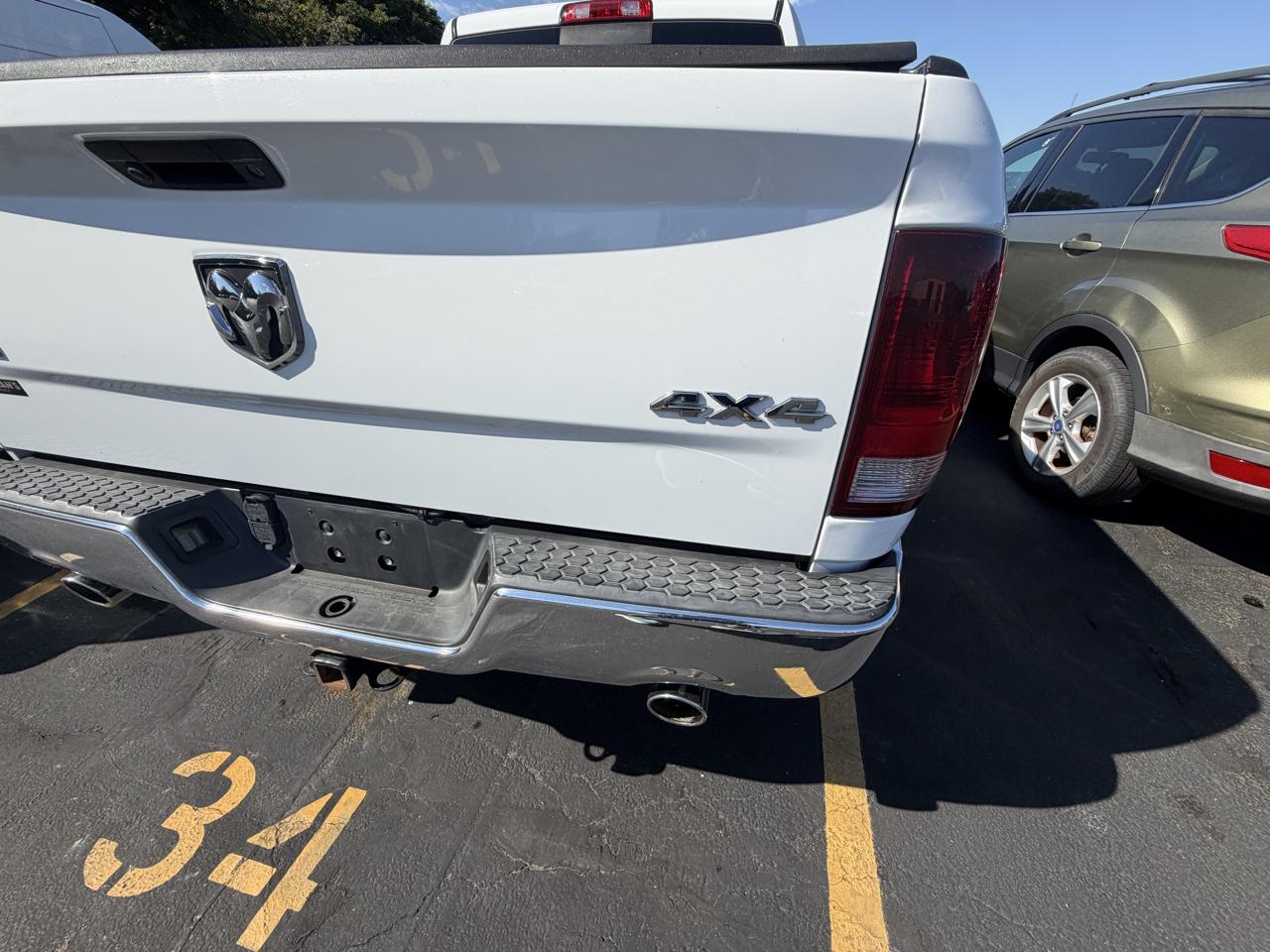 RAM 1500 4WD Crew Cab 140.5" Lone Star 2015