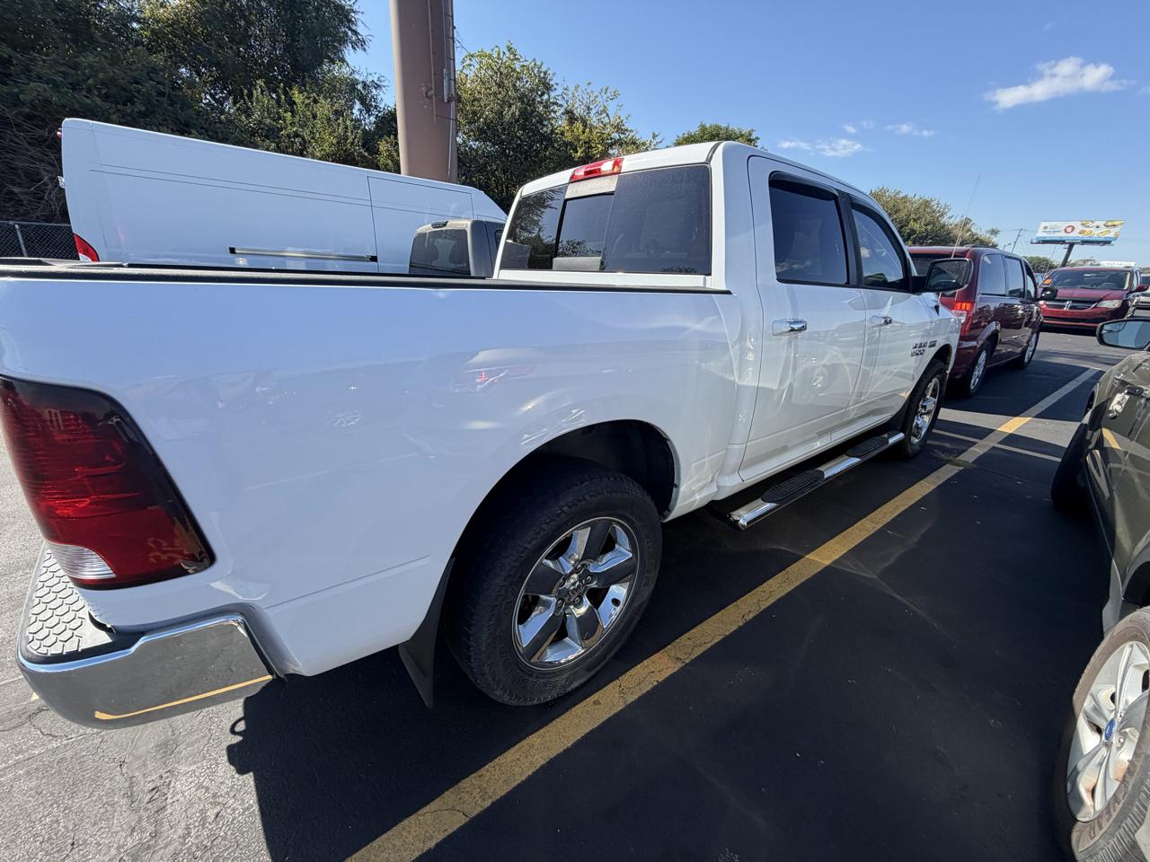RAM 1500 4WD Crew Cab 140.5" Lone Star 2015