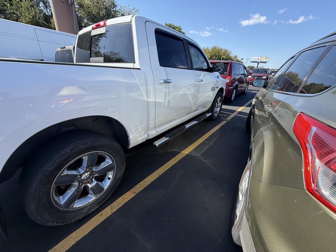 RAM 1500 4WD Crew Cab 140.5" Lone Star 2015