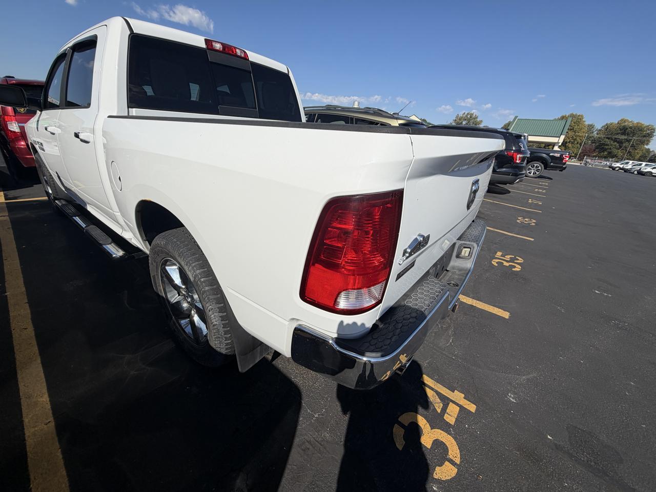RAM 1500 4WD Crew Cab 140.5" Lone Star 2015