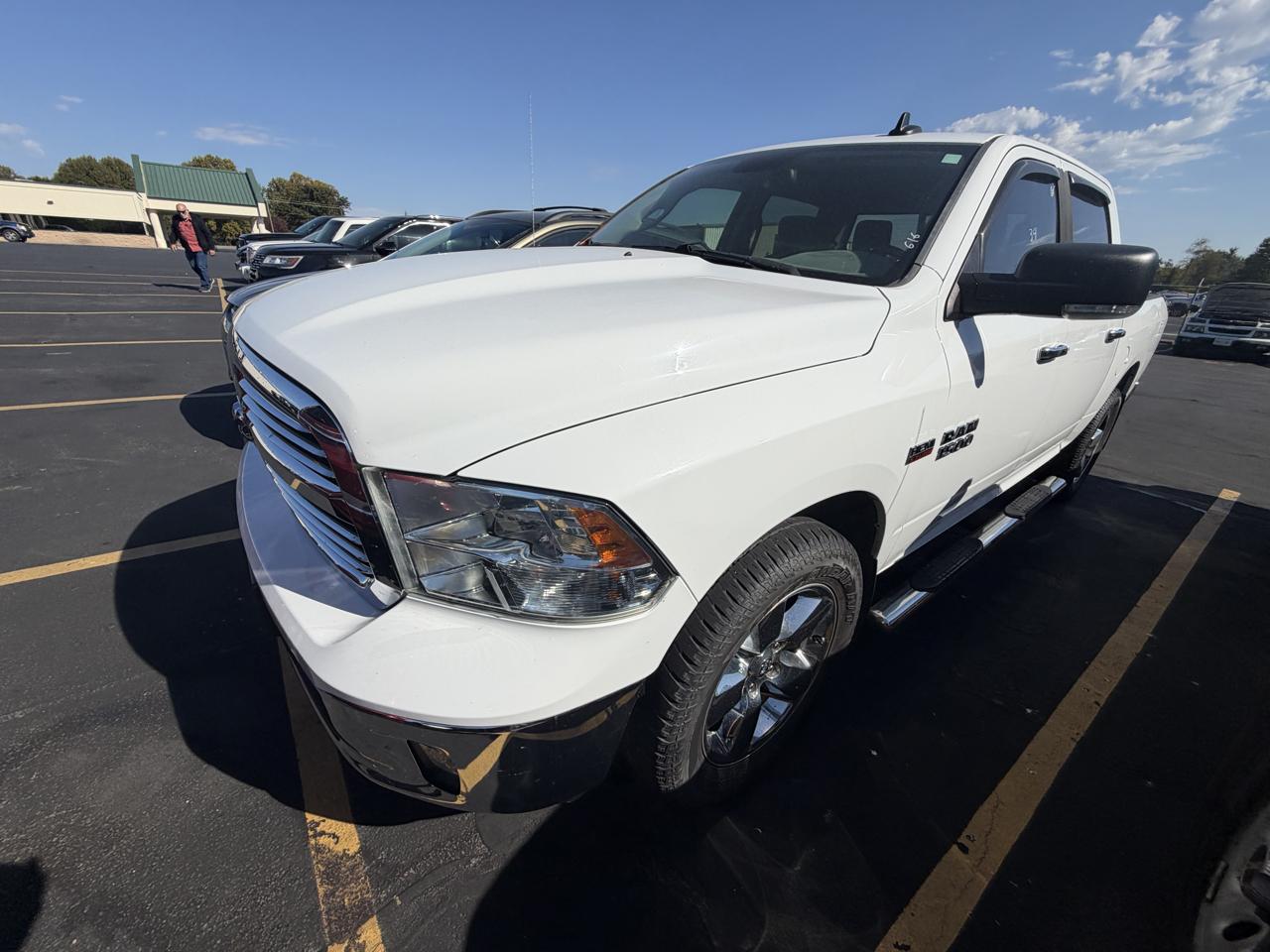 RAM 1500 4WD Crew Cab 140.5" Lone Star 2015