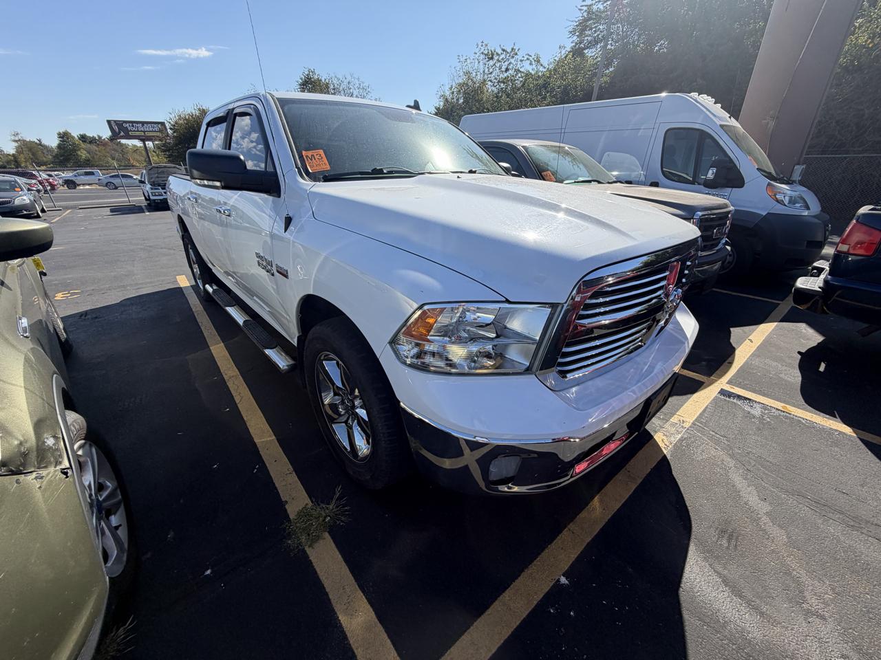 RAM 1500 4WD Crew Cab 140.5" Lone Star 2015