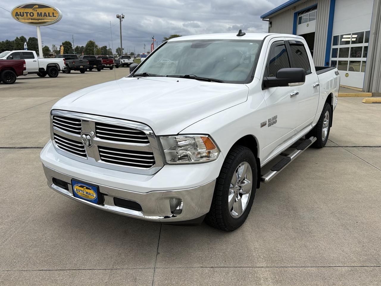 RAM 1500 4WD Crew Cab 140.5" Lone Star 2015