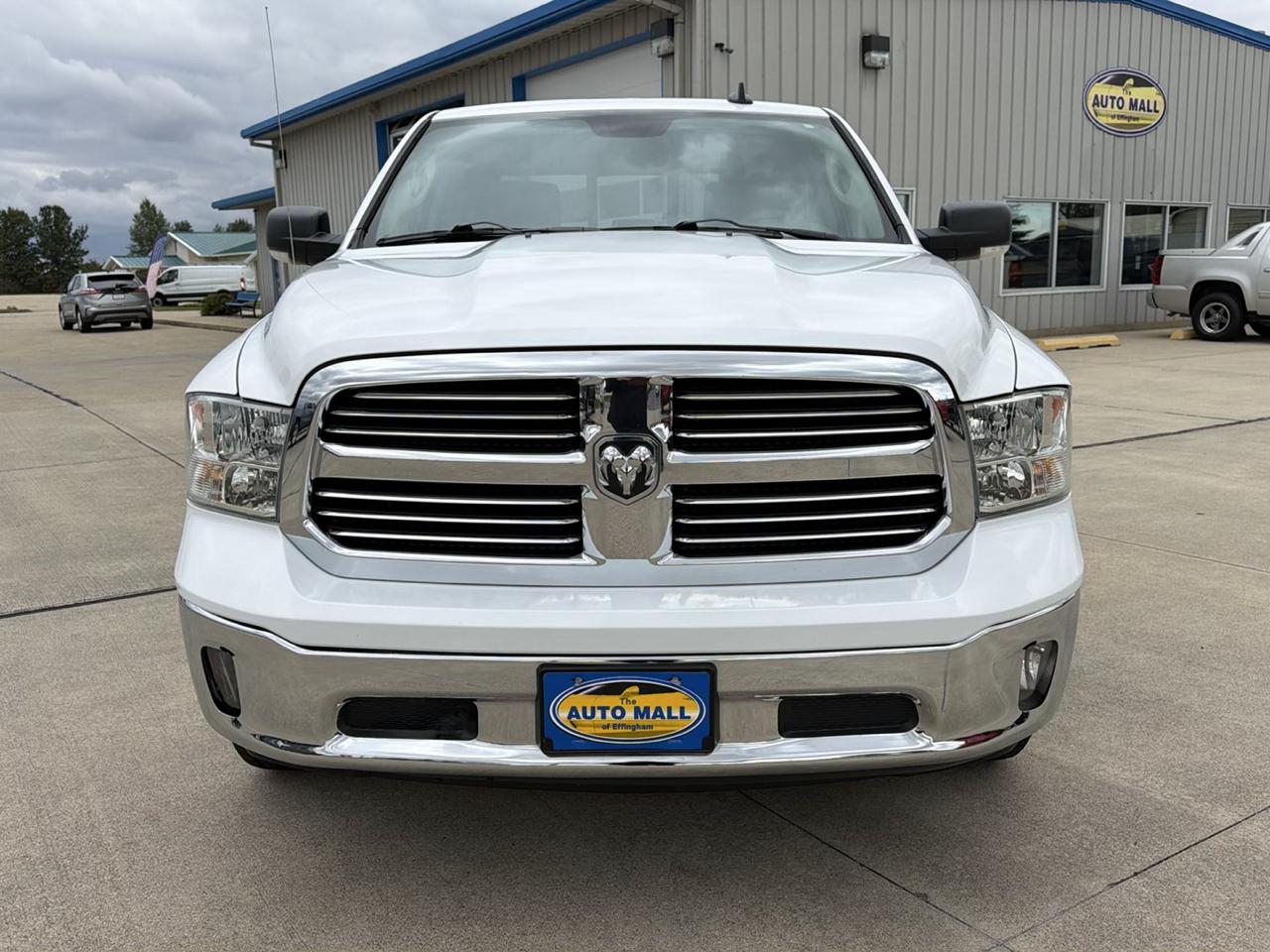 RAM 1500 4WD Crew Cab 140.5" Lone Star 2015
