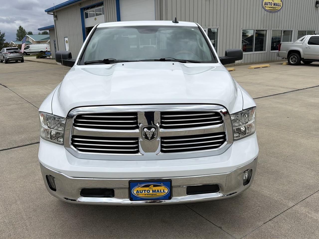 RAM 1500 4WD Crew Cab 140.5" Lone Star 2015