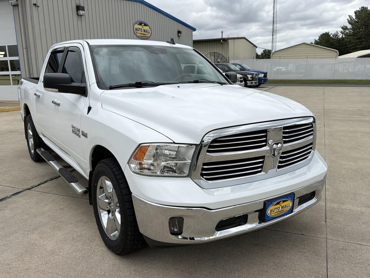 RAM 1500 4WD Crew Cab 140.5" Lone Star 2015