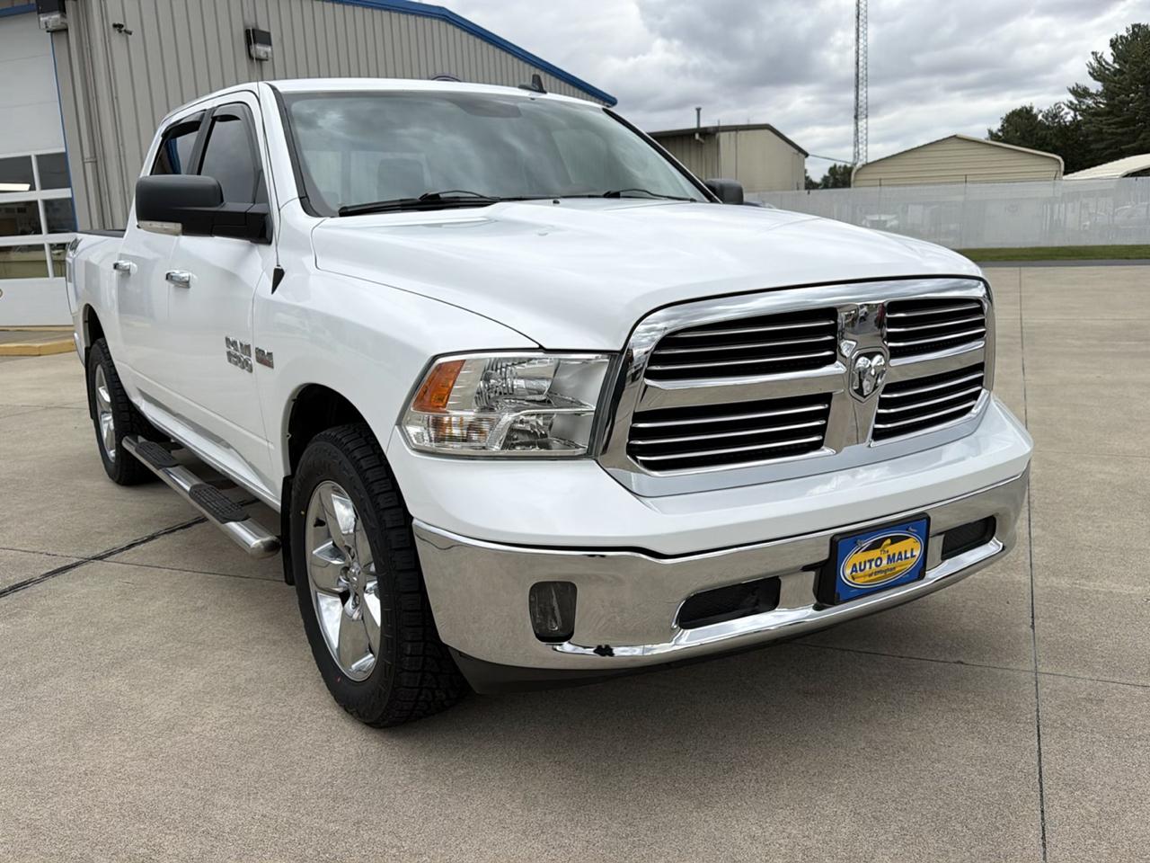 RAM 1500 4WD Crew Cab 140.5" Lone Star 2015