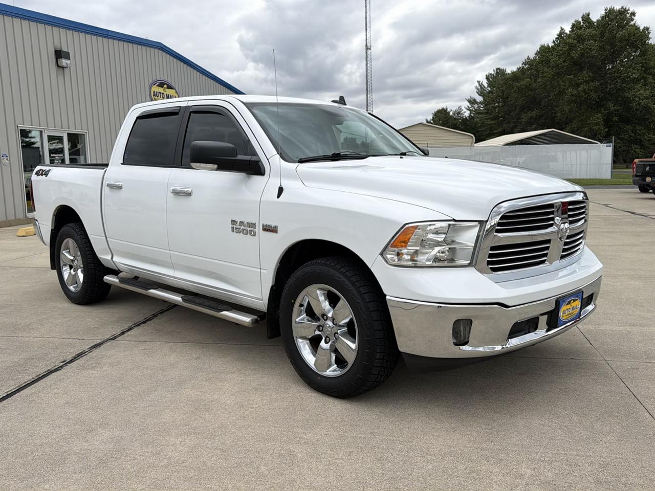 RAM 1500 4WD Crew Cab 140.5" Lone Star 2015