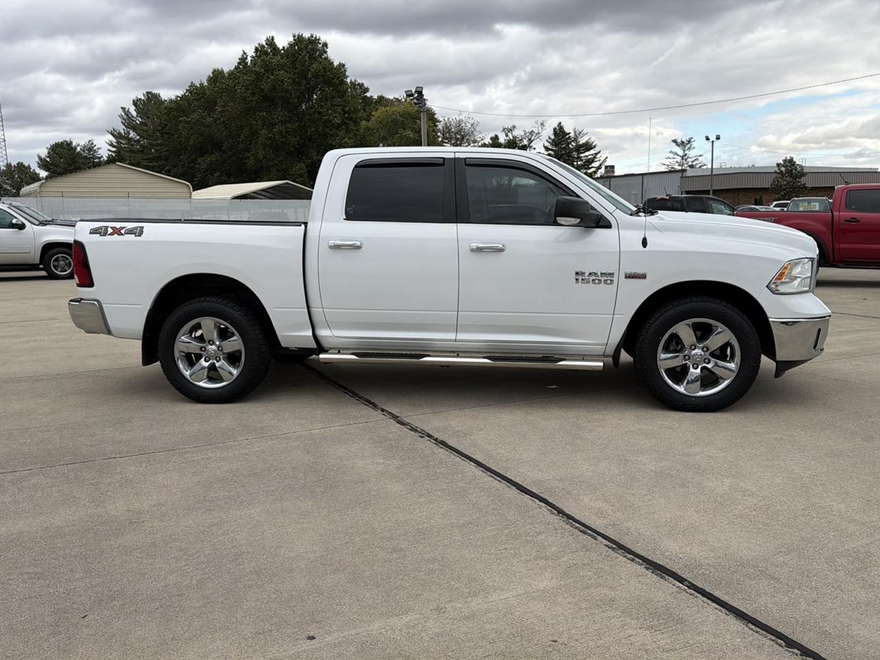 RAM 1500 4WD Crew Cab 140.5" Lone Star 2015