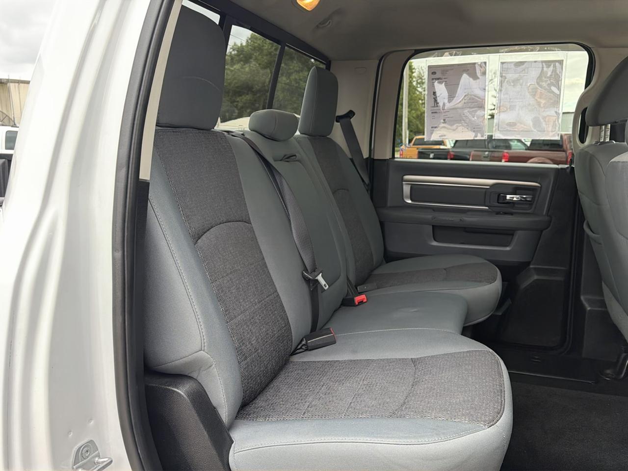 RAM 1500 4WD Crew Cab 140.5" Lone Star 2015