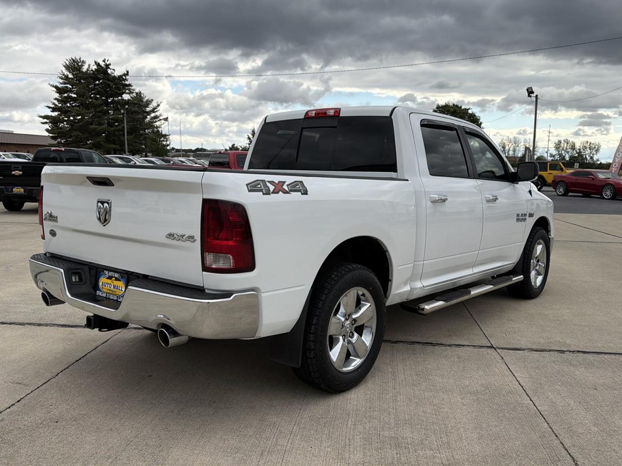 RAM 1500 4WD Crew Cab 140.5" Lone Star 2015