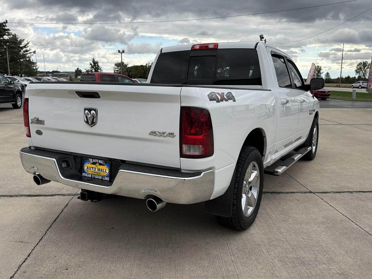 RAM 1500 4WD Crew Cab 140.5" Lone Star 2015