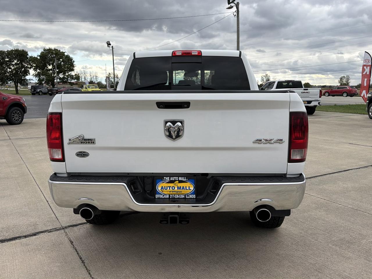 RAM 1500 4WD Crew Cab 140.5" Lone Star 2015