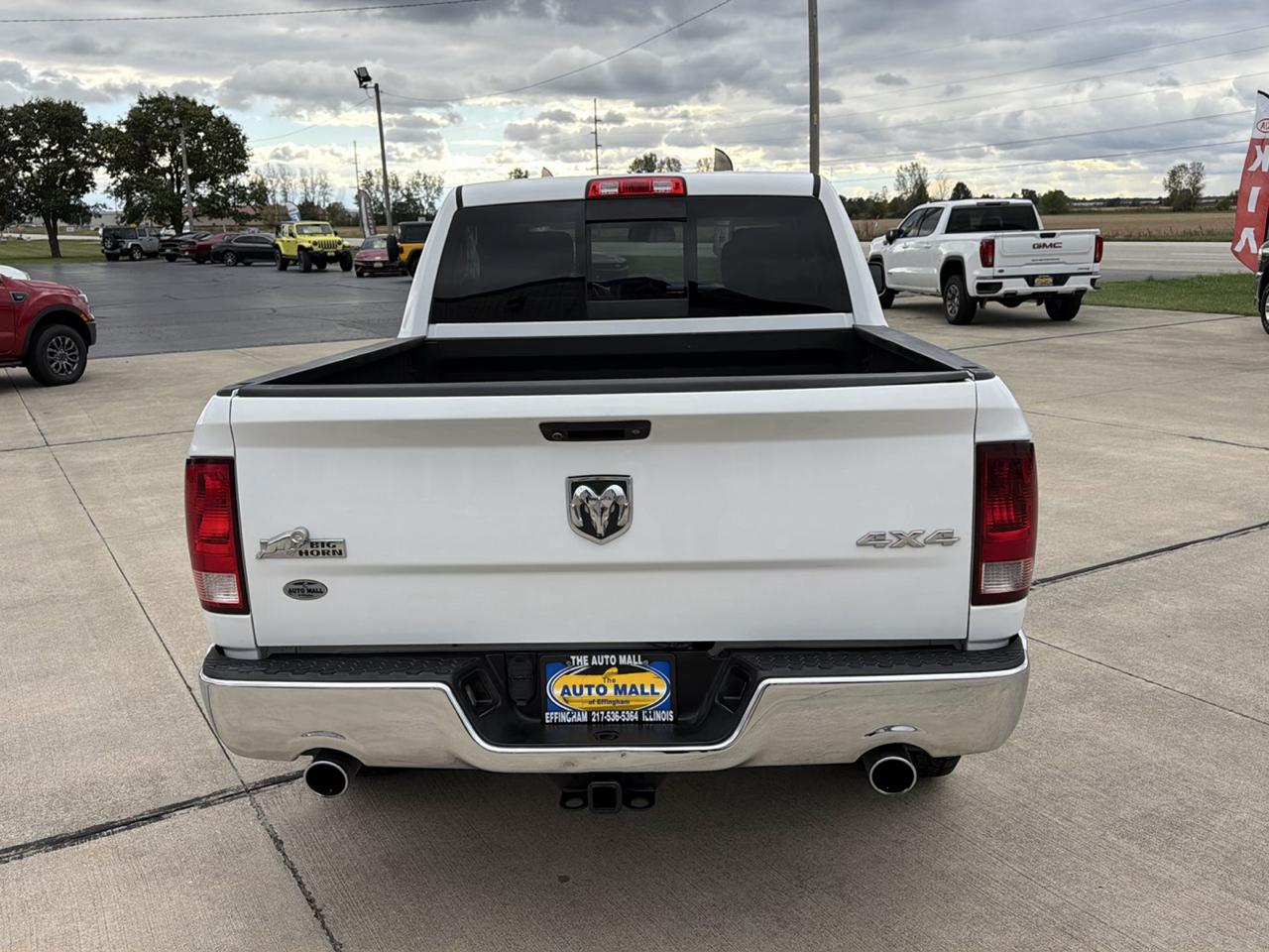 RAM 1500 4WD Crew Cab 140.5" Lone Star 2015