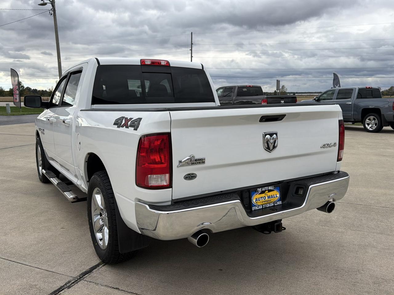 RAM 1500 4WD Crew Cab 140.5" Lone Star 2015