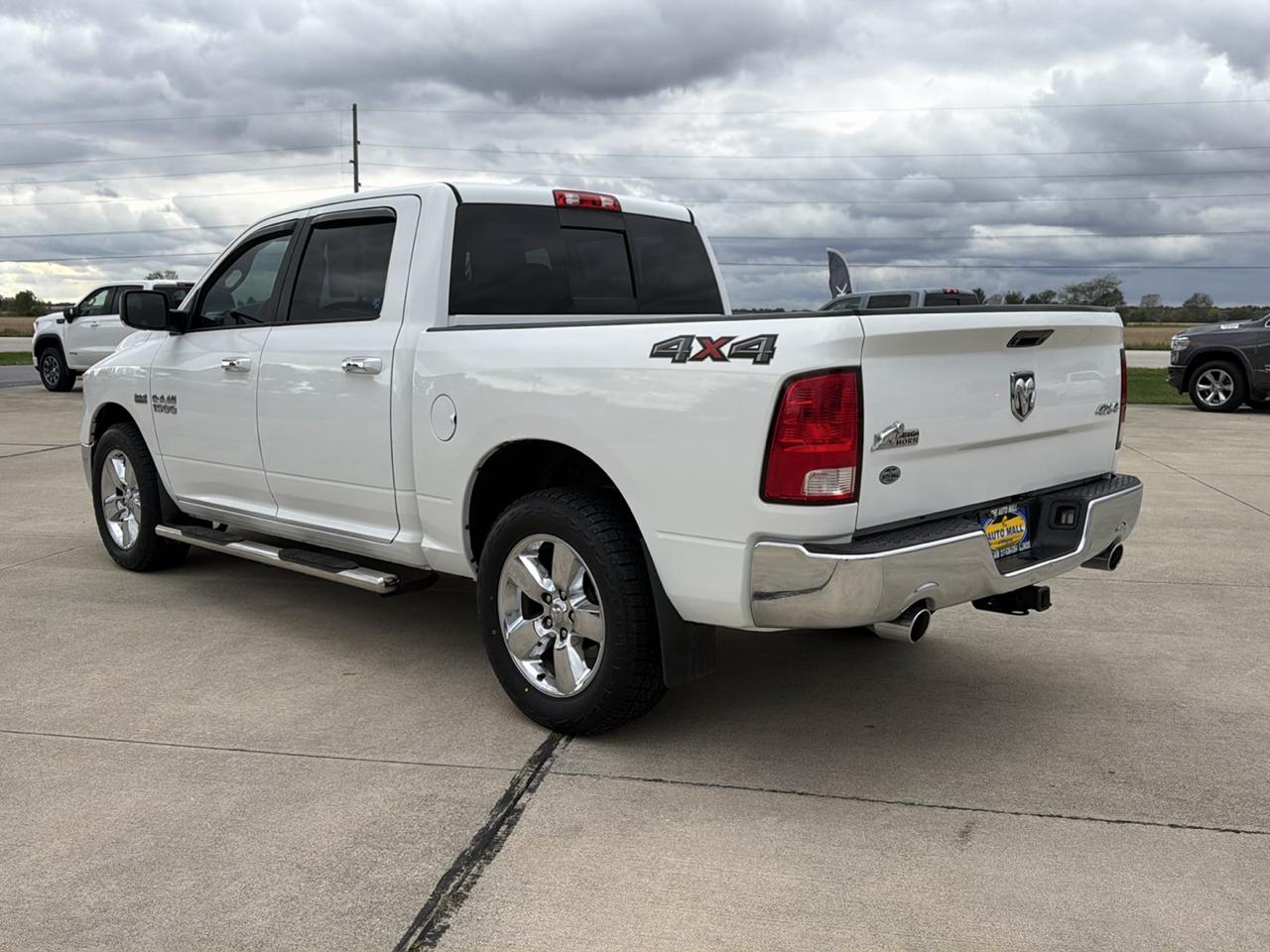 RAM 1500 4WD Crew Cab 140.5" Lone Star 2015