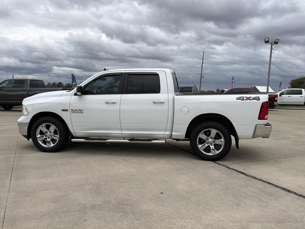 RAM 1500 4WD Crew Cab 140.5" Lone Star 2015