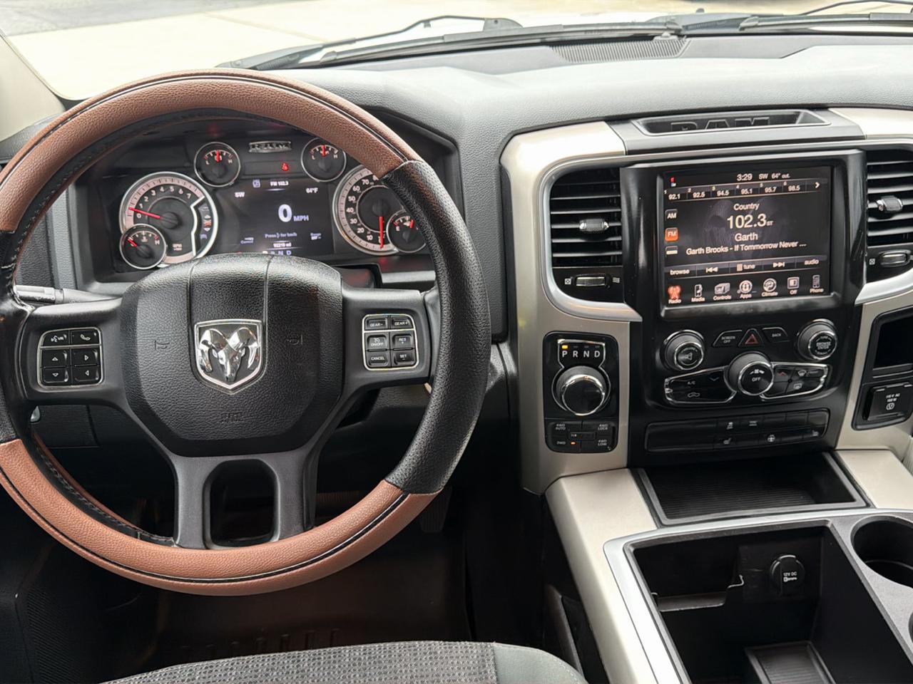 RAM 1500 4WD Crew Cab 140.5" Lone Star 2015