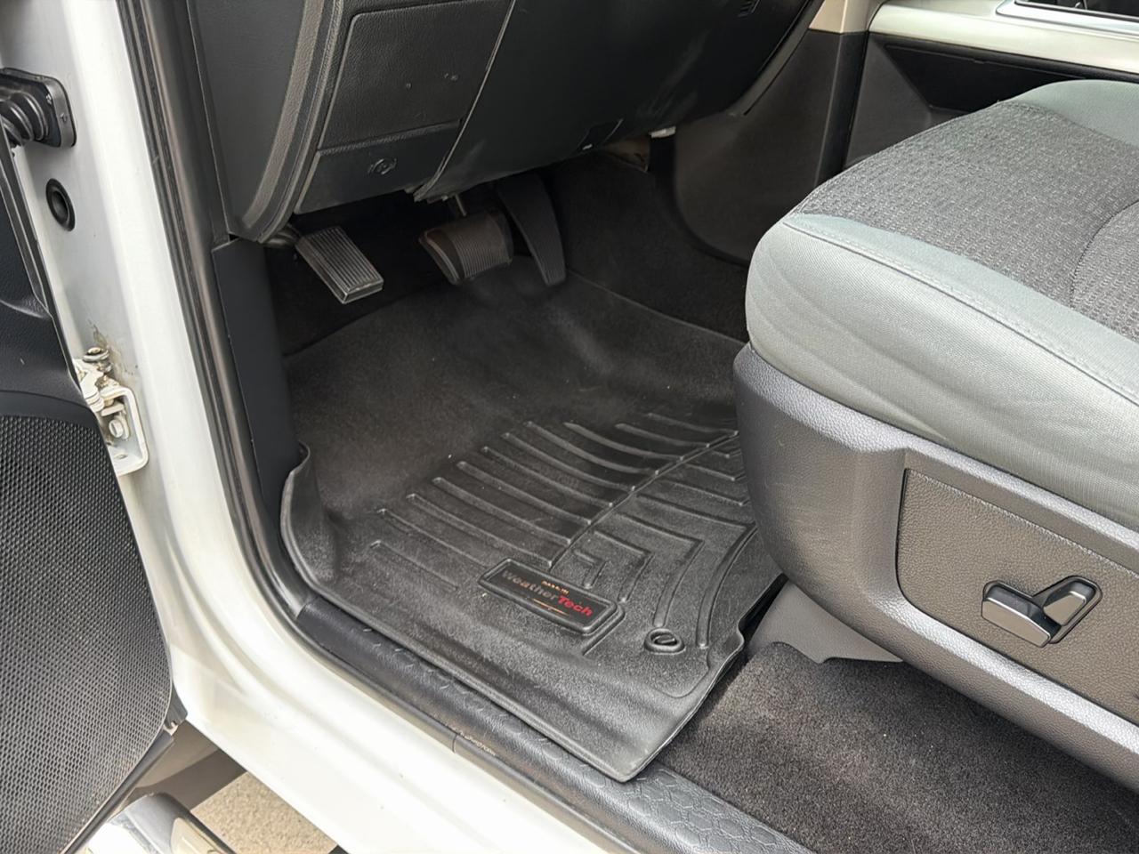 RAM 1500 4WD Crew Cab 140.5" Lone Star 2015