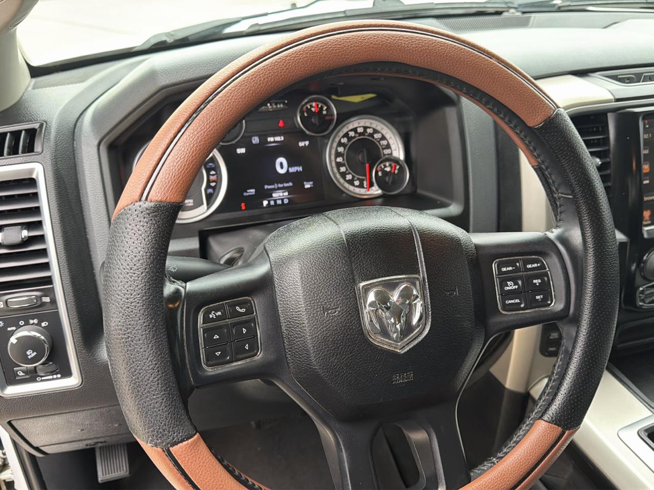 RAM 1500 4WD Crew Cab 140.5" Lone Star 2015