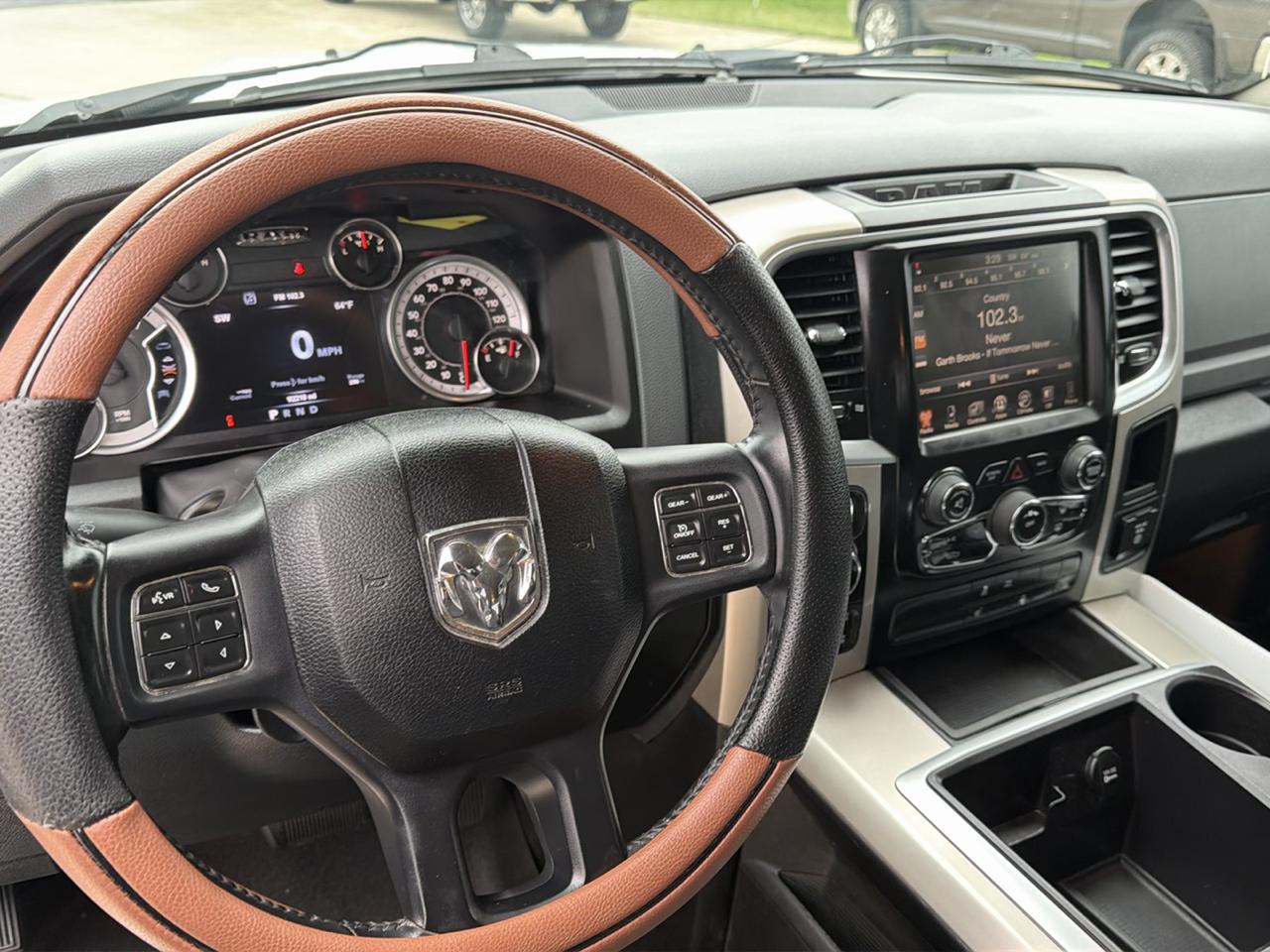 RAM 1500 4WD Crew Cab 140.5" Lone Star 2015