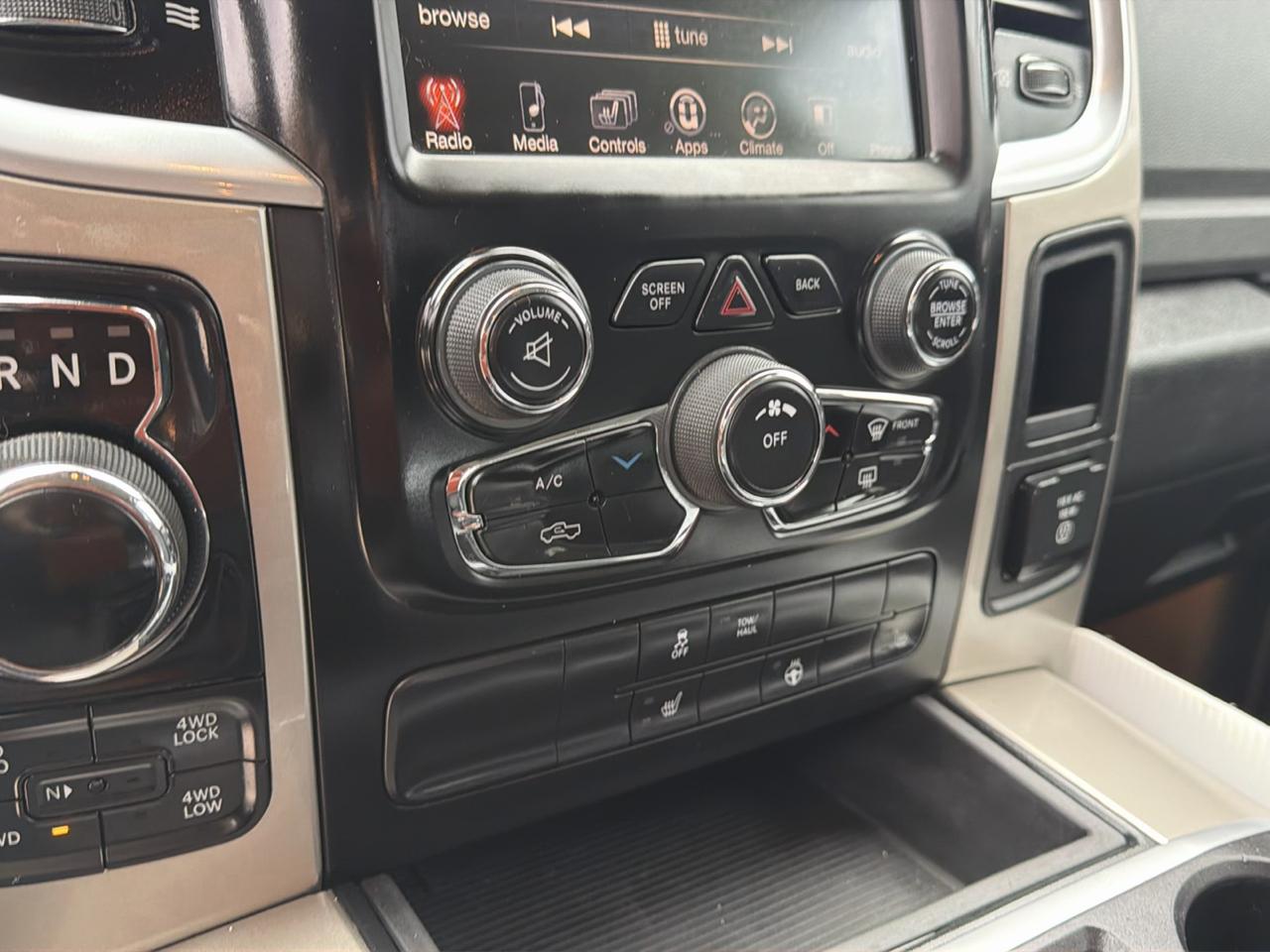 RAM 1500 4WD Crew Cab 140.5" Lone Star 2015