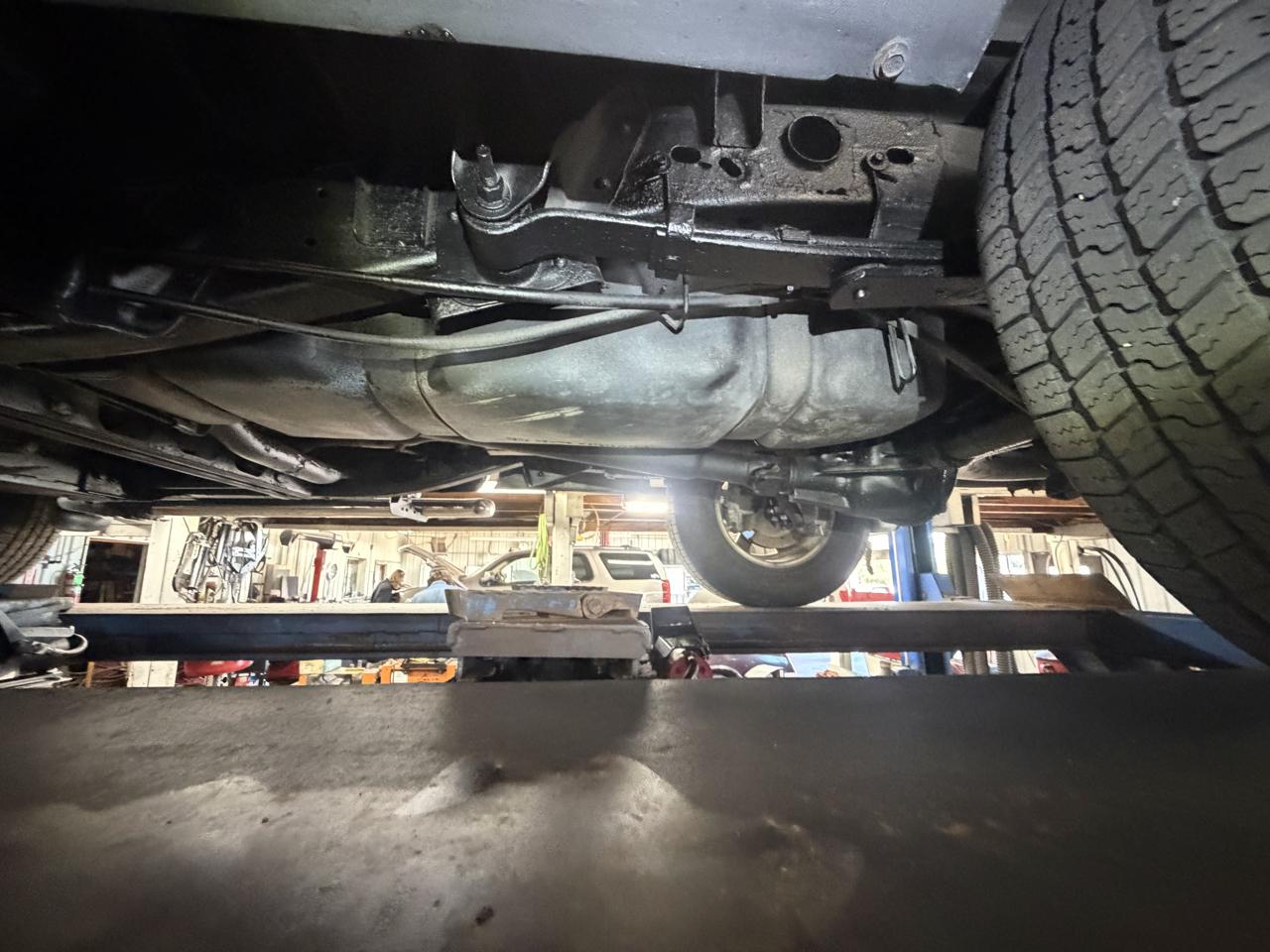 GMC New Sierra 1500 Reg Cab 119.0" WB 4WD SLE 2000