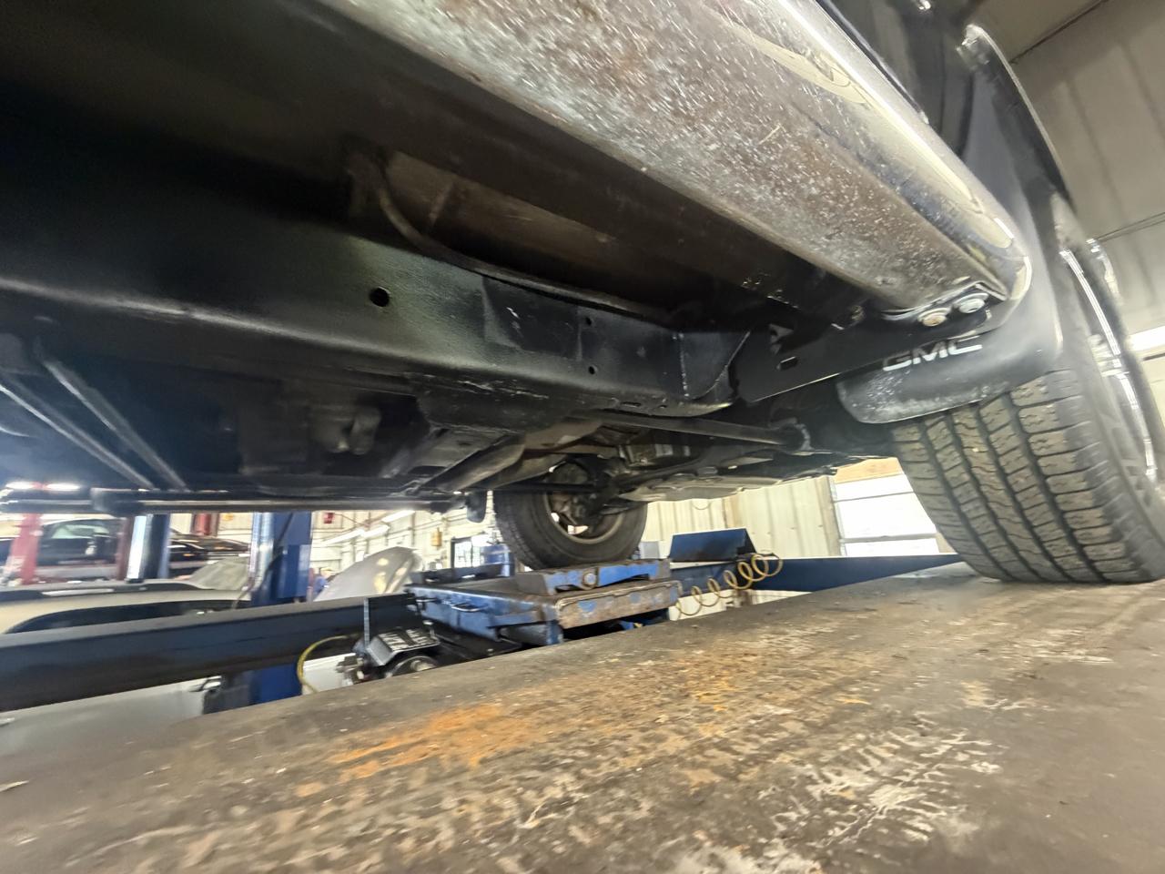 GMC New Sierra 1500 Reg Cab 119.0" WB 4WD SLE 2000