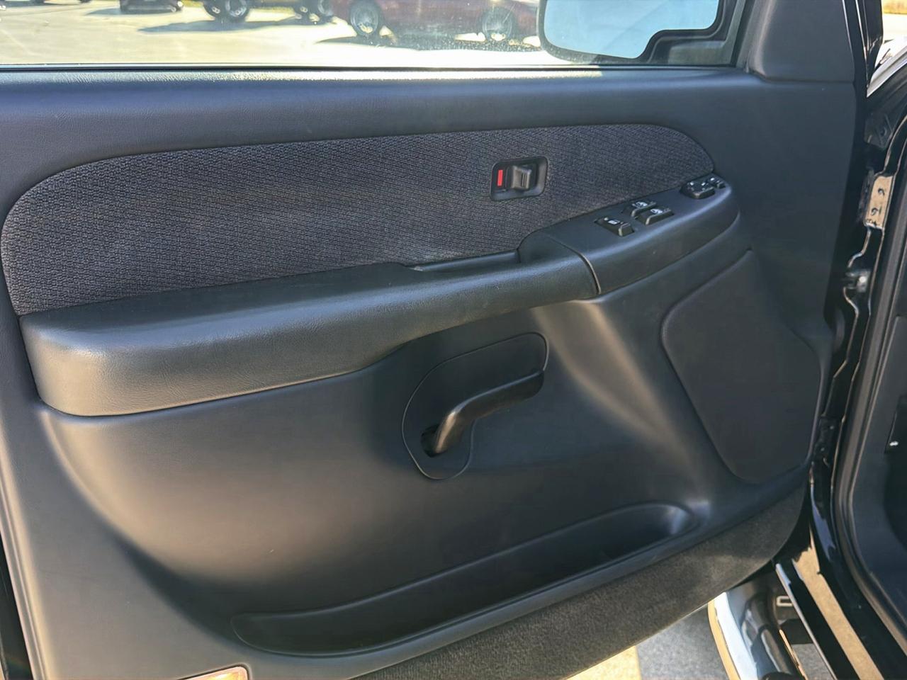 GMC New Sierra 1500 Reg Cab 119.0" WB 4WD SLE 2000