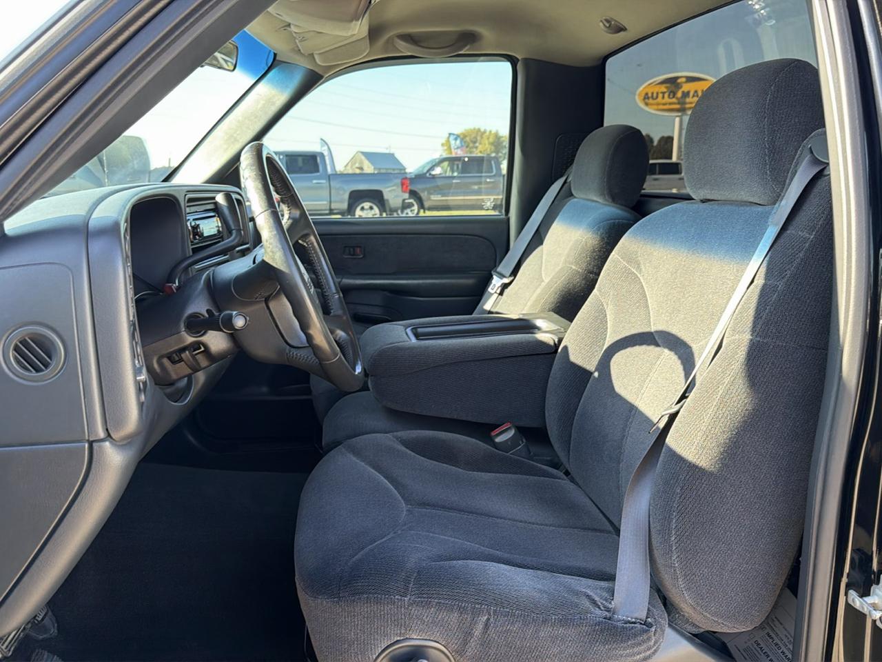 GMC New Sierra 1500 Reg Cab 119.0" WB 4WD SLE 2000