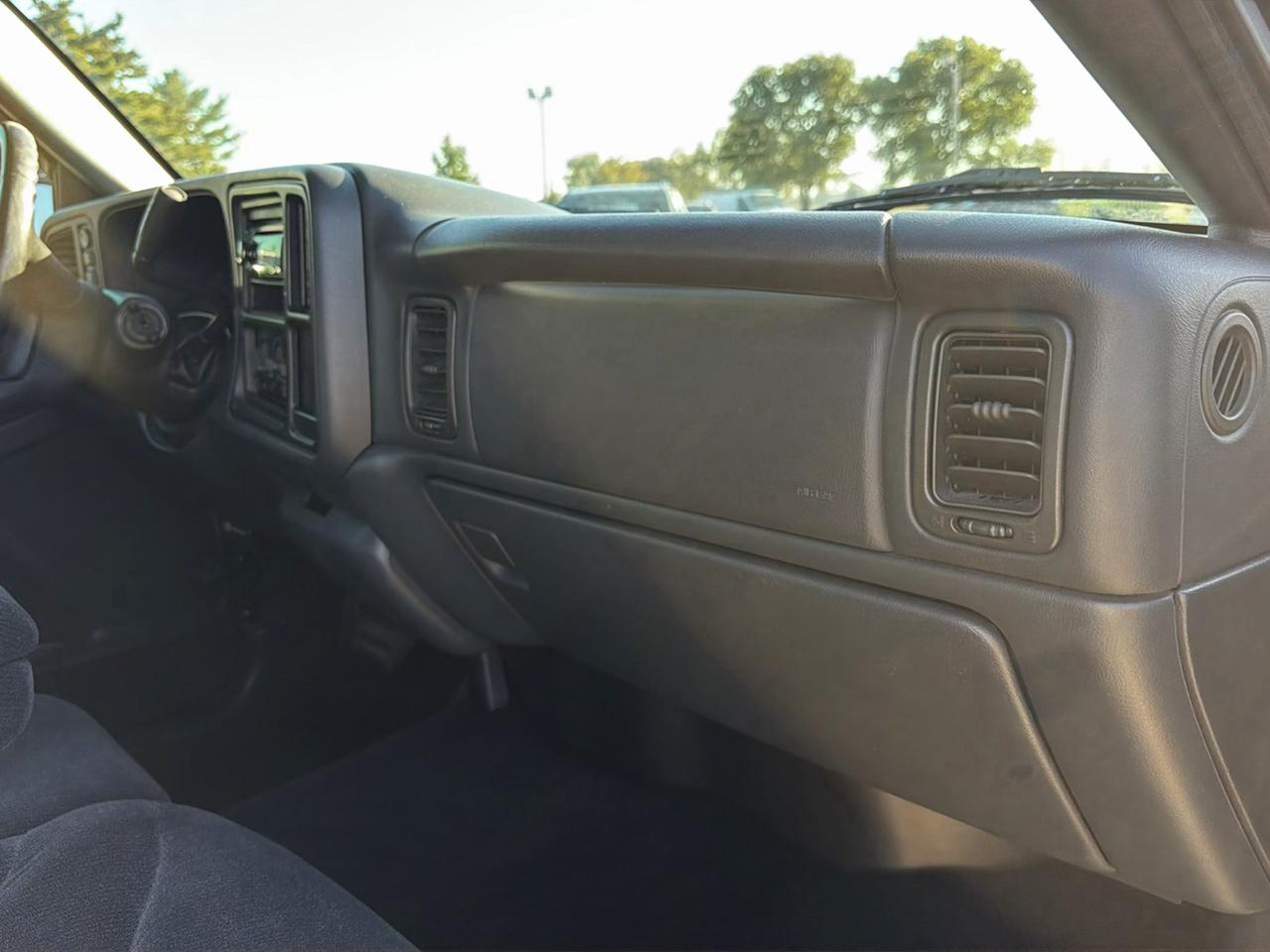 GMC New Sierra 1500 Reg Cab 119.0" WB 4WD SLE 2000