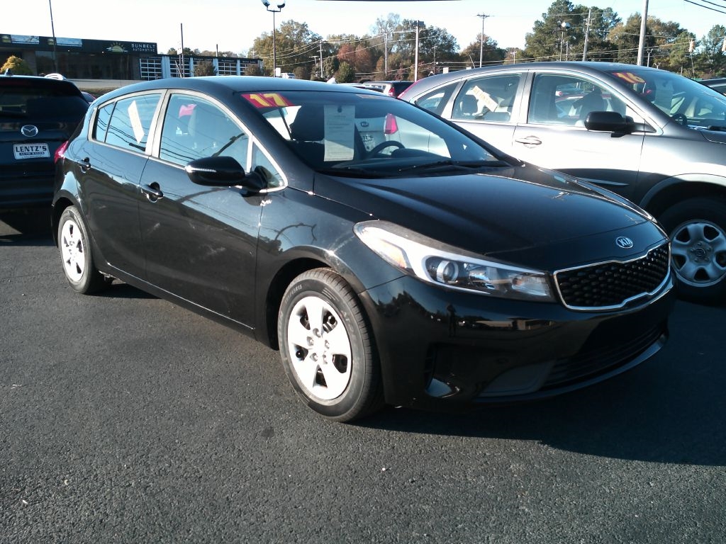 2017 Kia Forte 5-Door LX