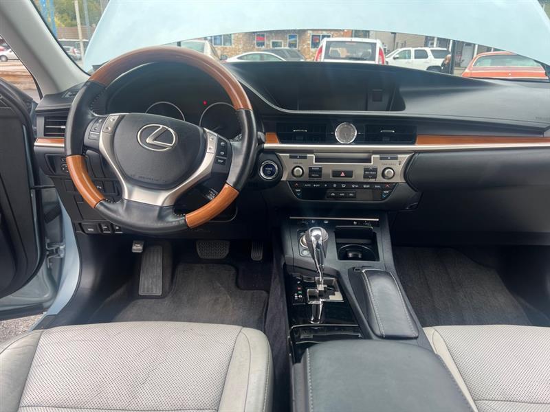 Lexus ES 300h Sedan 2014