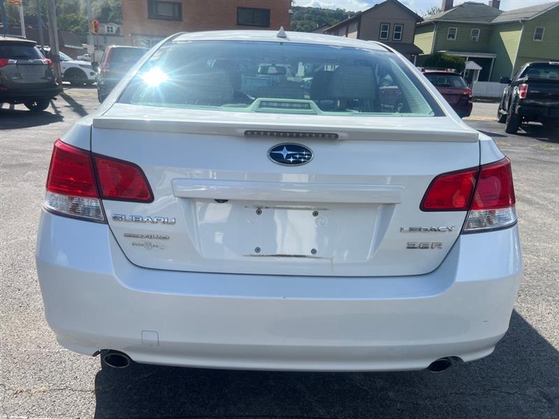 Subaru Legacy 3.6R Limited 2013