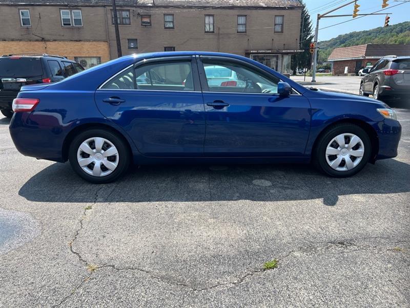 Toyota Camry Base 6-Spd AT 2011