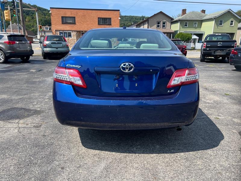 Toyota Camry Base 6-Spd AT 2011